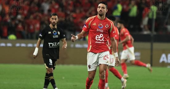 طاهر محمد يغيب عن الأهلي أمام البنك بسبب تراكم الإنذارات