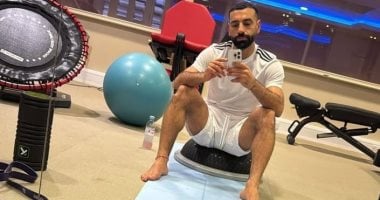 محمد صلاح يستعد لموقعة مانشستر يونايتد فى الجيم على طريقته